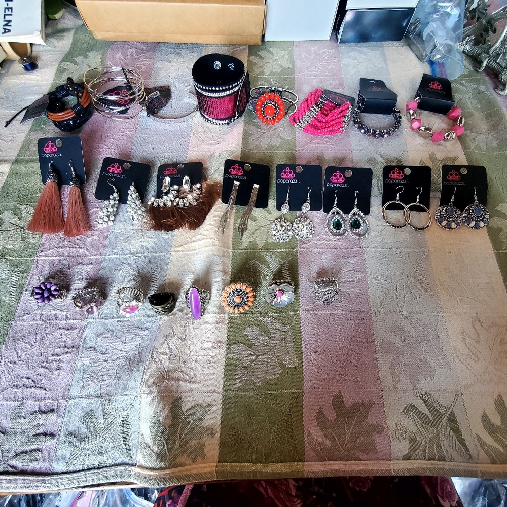 Paparazzi Costume Jewelry Lot 24 - 8 Rings  8 Earrings 8 Bracelets NWT List 4